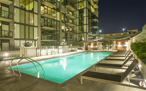 Pool & Jacuzzi Deck