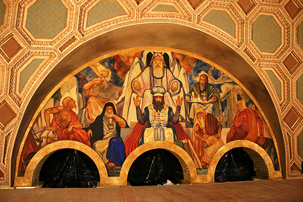 Murals depicting human scenes were unusual for synagogue decor