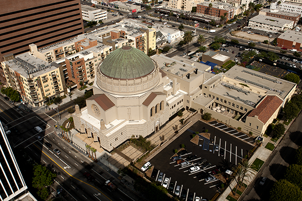 Wilshire Boulevard Temple in its context on Wilshire Boulevard