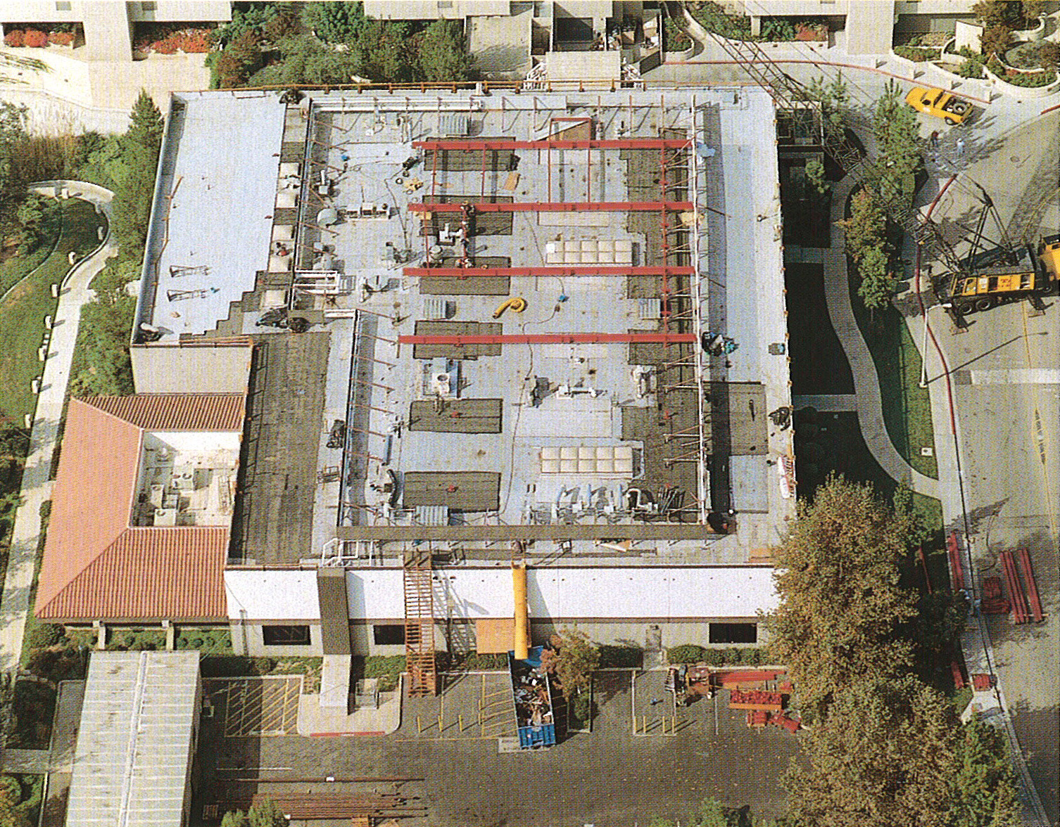 MATT construction Amgen Building 8 Rooftop Exterior