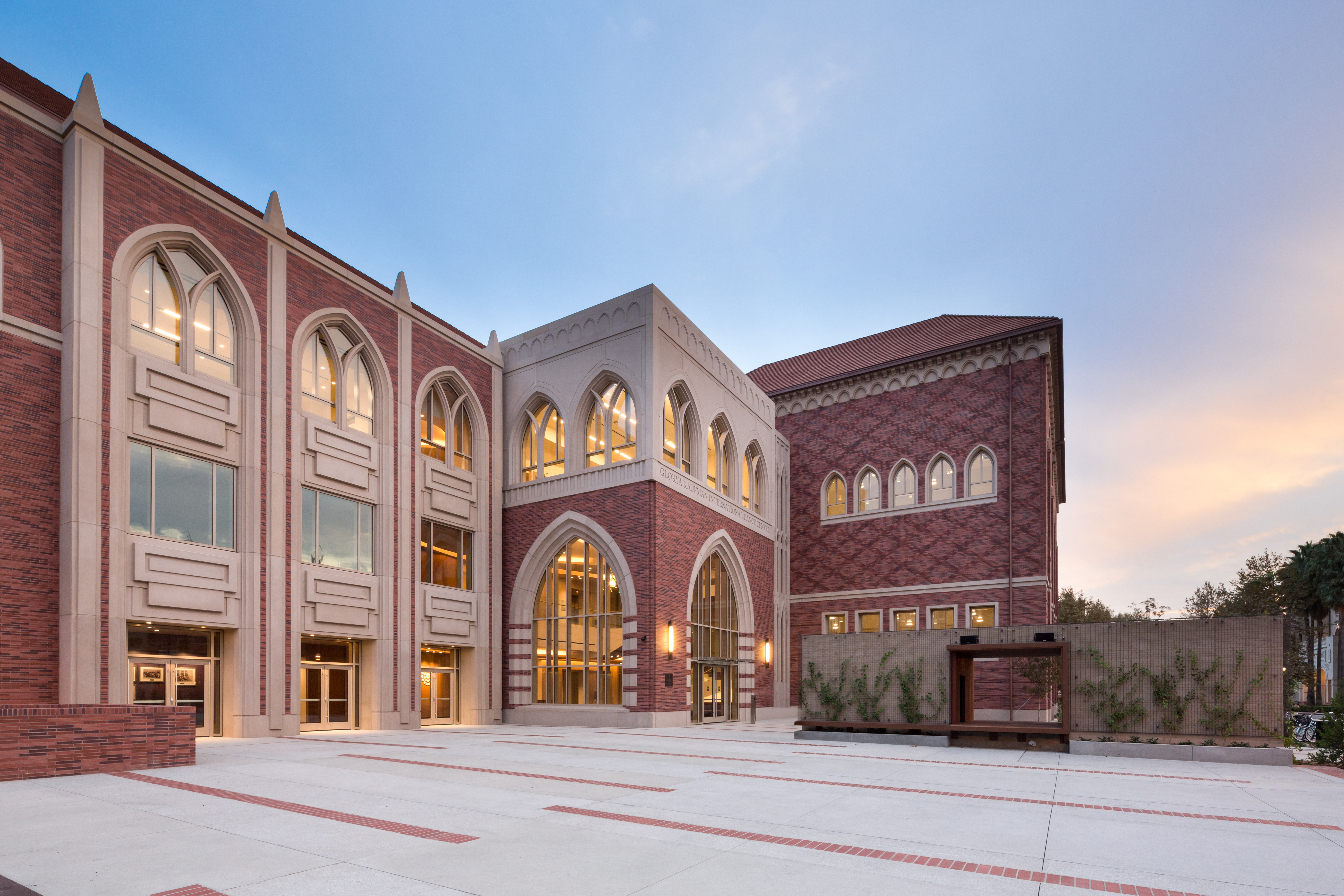 MATT construction USC Glorya Kaufman School of Dance Exterior Courtyard