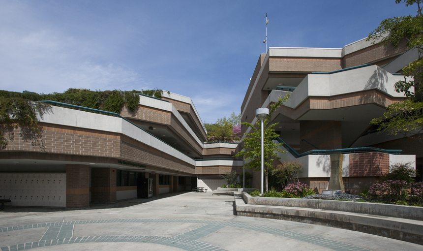 MATT construction Milken Community High School Exterior Courtyard