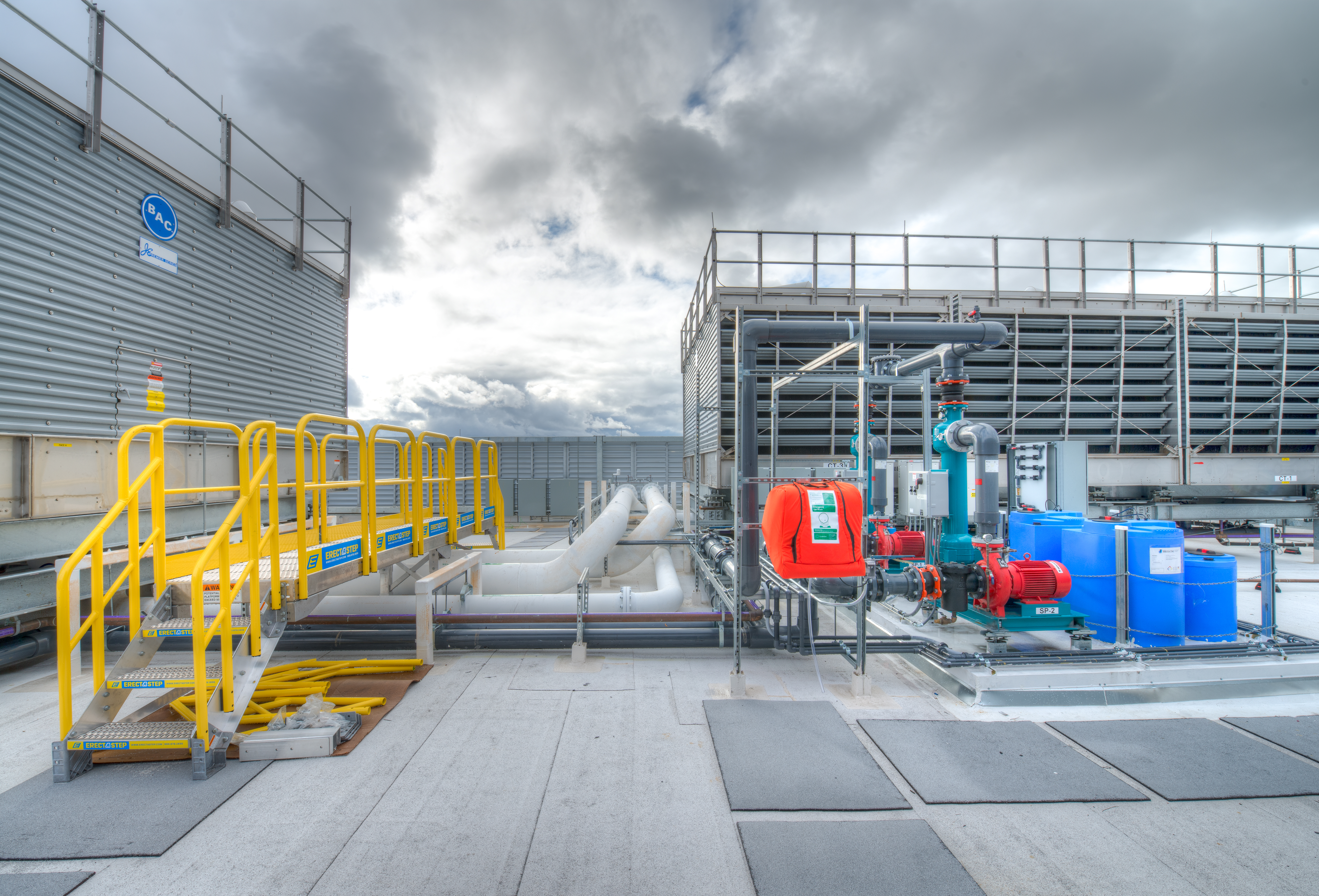 ©NRiley MATT Construction CoreSite SV7 Data Center Exterior Roof